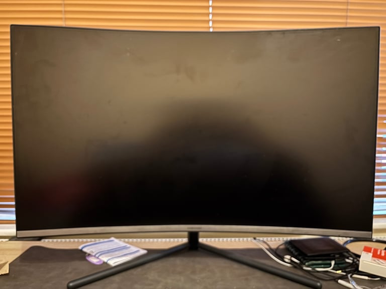 image for Samsung curved 4K UHD 32’ monitor