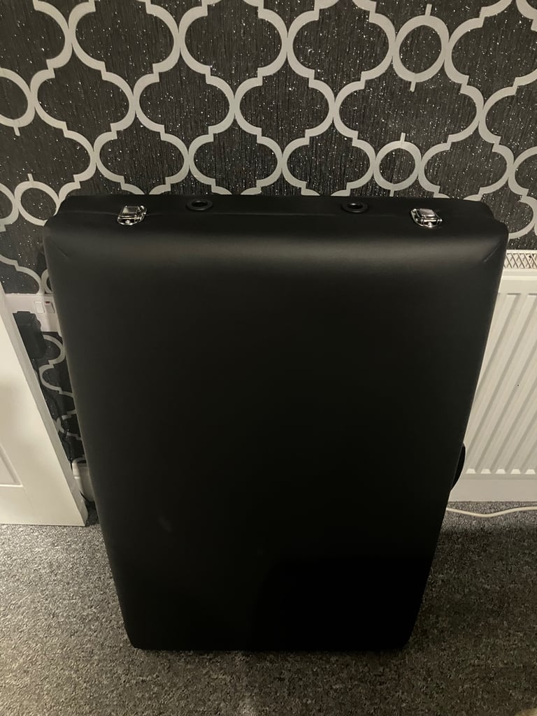Massage bed / table like new can deliver for a small charge