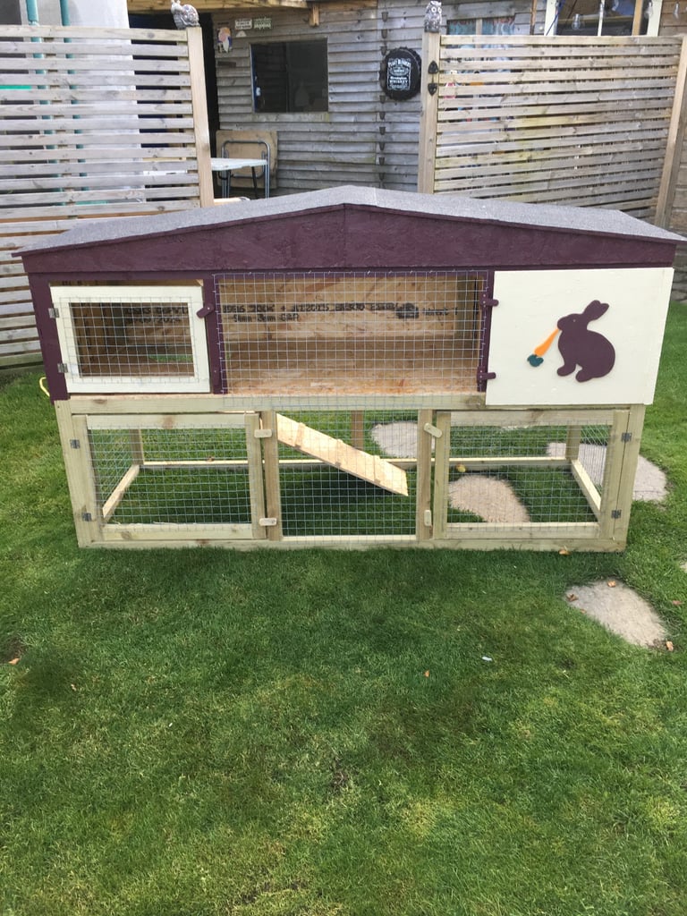 Large rabbit/Guinea pig hutch 1.7m