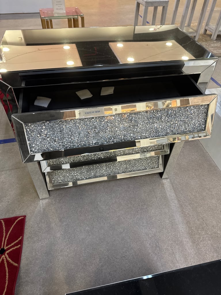 CRUSHED GLASS 4 drawer chest of drawers 
