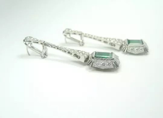 Colombian Fine Emerald Earrings 8.42 / D. 4.50 Cts 18K Yellow Gold & Platinum