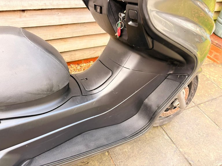 2010 / 10 Yamaha YP400 Majesty £1500 Silver 34049 miles.