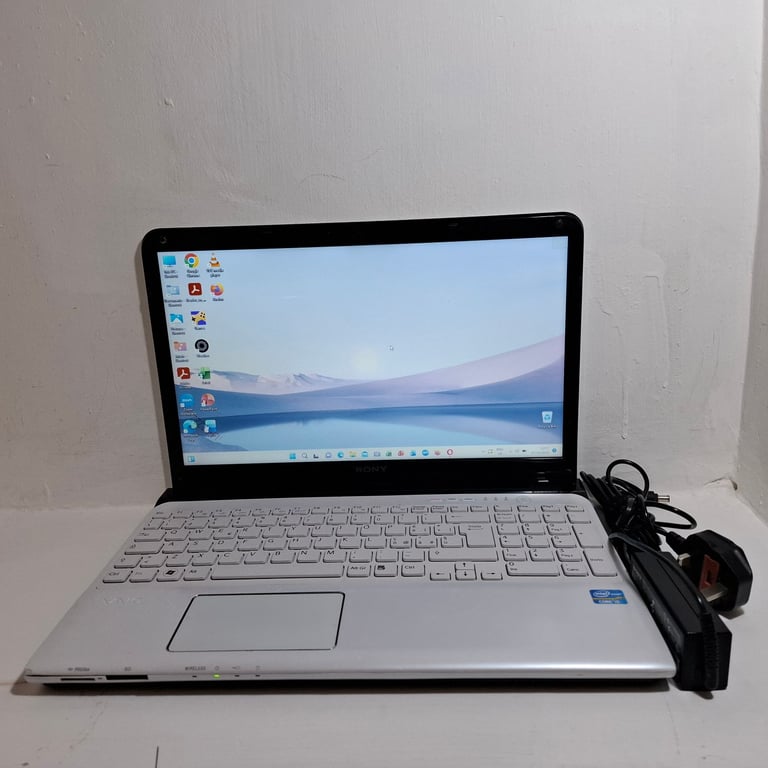 Sony Vaio SVE151J13M 15.6 Inc Intel-Core i5 CPU Win 11 Prof. with Activated 2024 Office 356 Laptop.