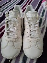White adidas gazelle size 5.5, very good condition, see photos