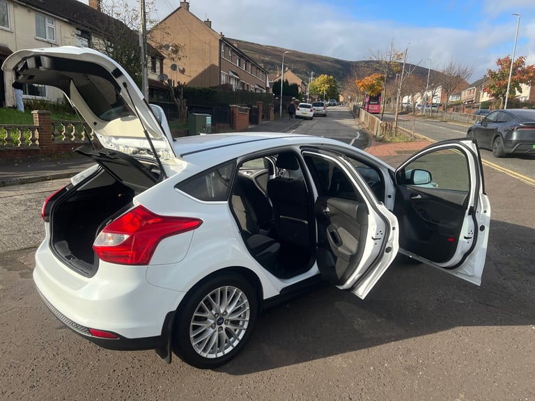 Ford, FOCUS, Hatchback, 2014, Manual, 998 (cc), 5 doors