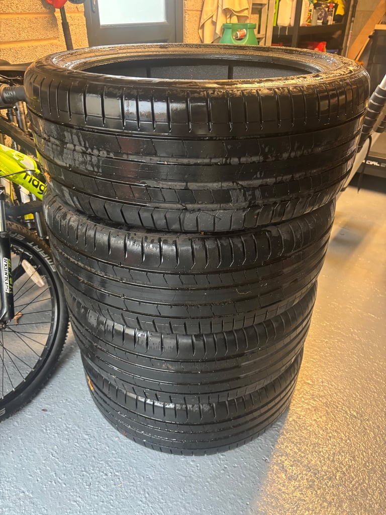 4 x Pirelli P Zero 255/40 R21 102V