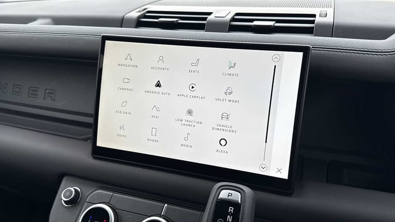 2025 Land Rover Defender 3.0 D250 X-Dynamic SE 90 3dr Auto ESTATE DIESEL Automatic