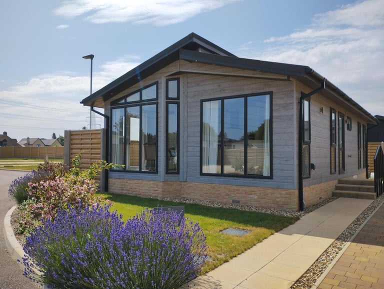 Omar Alderney in Cambridgeshire  - Lodge / Caravan 