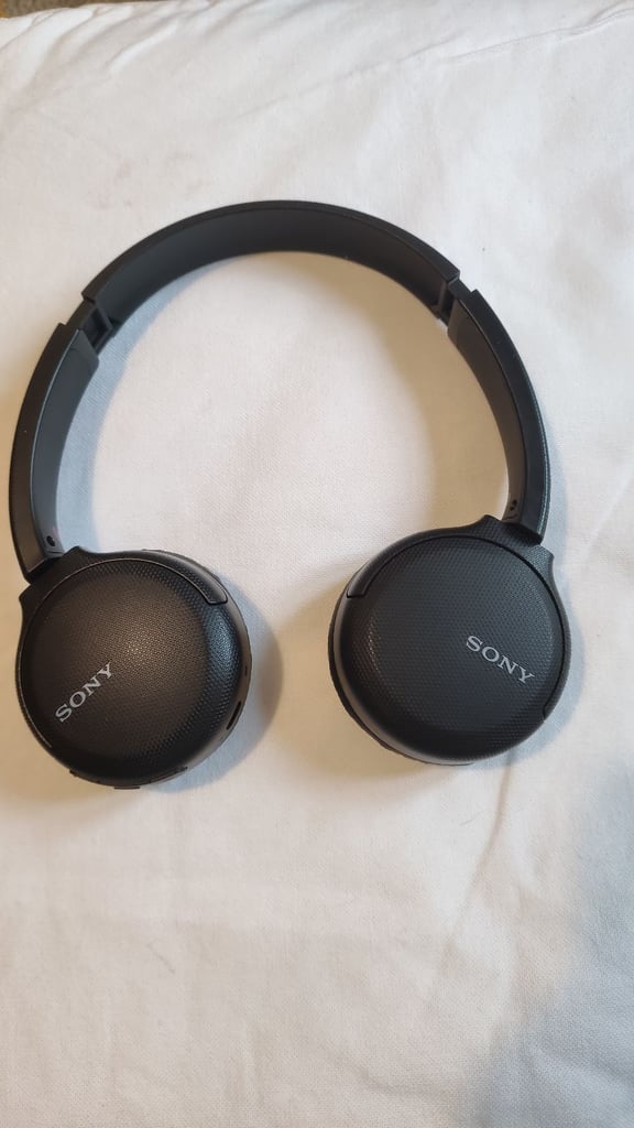 Sony WH-CH510 Wireless Bluetooth On-Ear Headphones. Black.