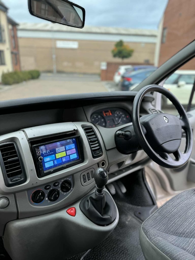 Renault, TRAFIC, 9 Seater MPV, Minibus, People Carrier, 2010, Manual, 2464 (cc), 4 doors