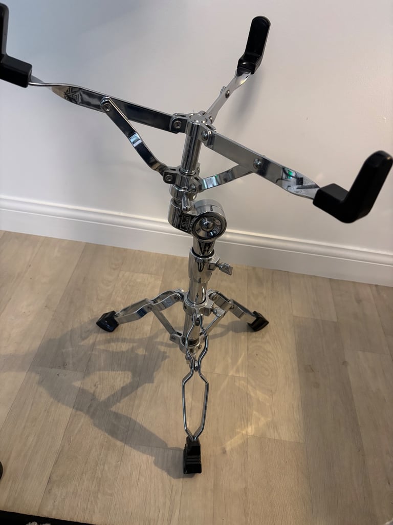 6 piece Electric Roland Drum kit plus hardware