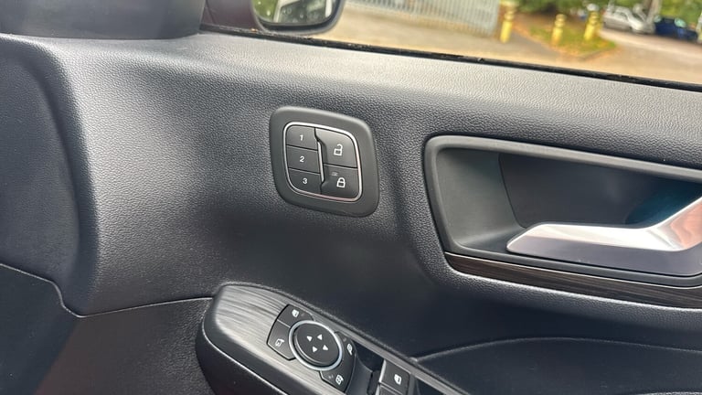 2022 Ford Kuga 2.5 FHEV Vignale 5dr CVT Hybrid Estate Estate Hybrid Automatic