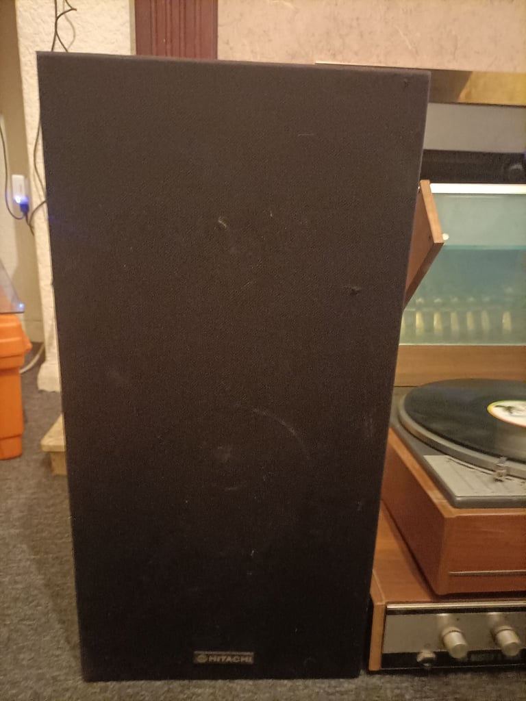 Vintage HIFI system Record player by Lenco Amp/Tuner Ferguson, Speakers by Hitachi.