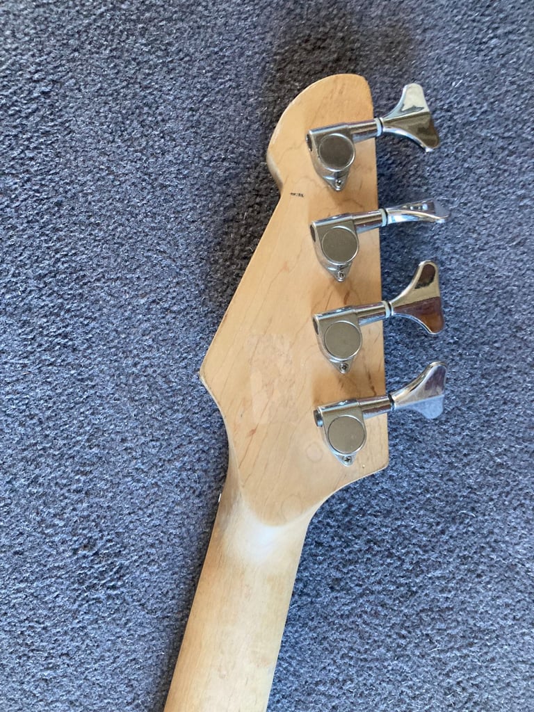 Gear4Music P Bass guitar in blue