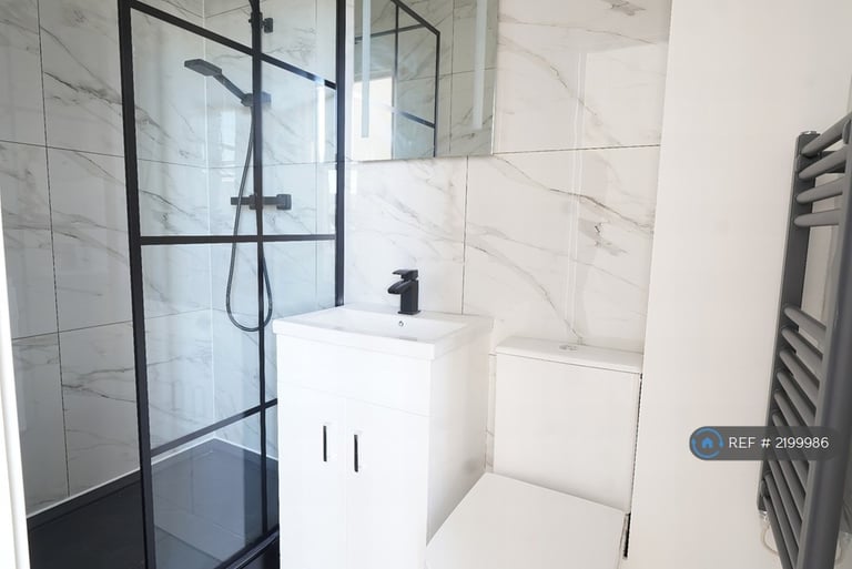 1 bedroom flat in Birds Royd Lane, Brighouse, HD6 (1 bed) (#2199986)