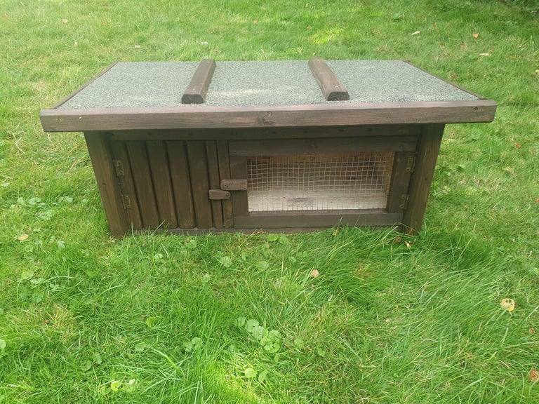 Guinea pig hutch with optional stand