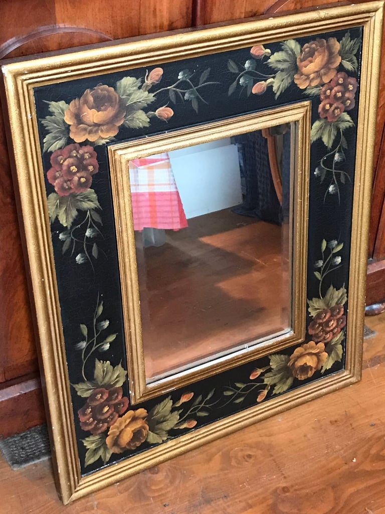 image for  Bevelled Mirror with Painted Wooden Frame (Modern)