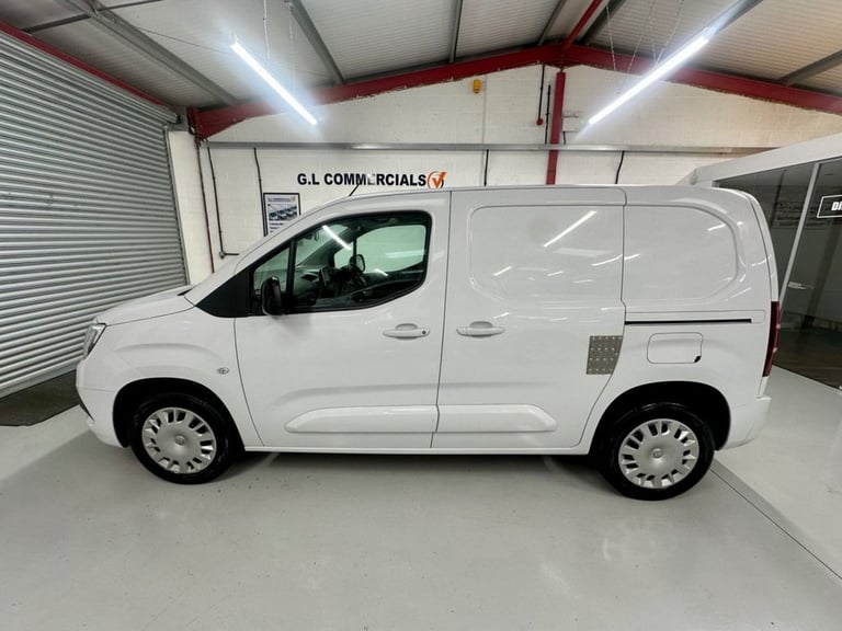 2023 23 VAUXHALL COMBO 1.5 TURBO D 2300 PRO L1 H1 EURO 6 100 BHP * 20,300 3 SEAT