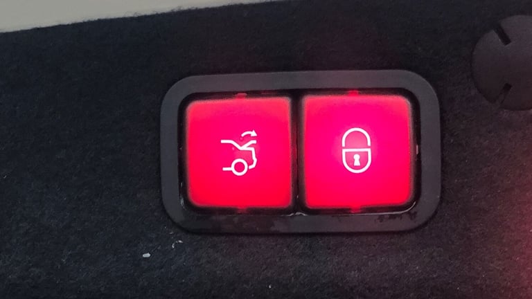 2018 Mercedes-Benz C Class C 350 E AMG LINE PREMIUM Saloon Hybrid Automatic