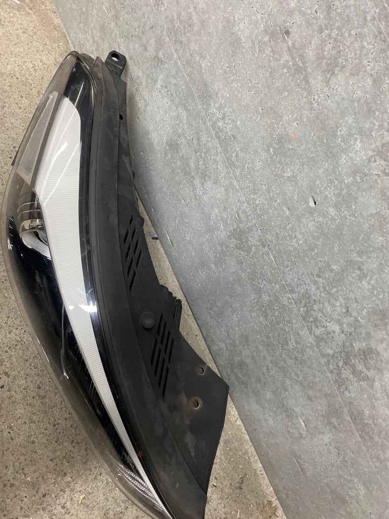 Hyundai Tucson drivers headlamp 2015 - 2020 