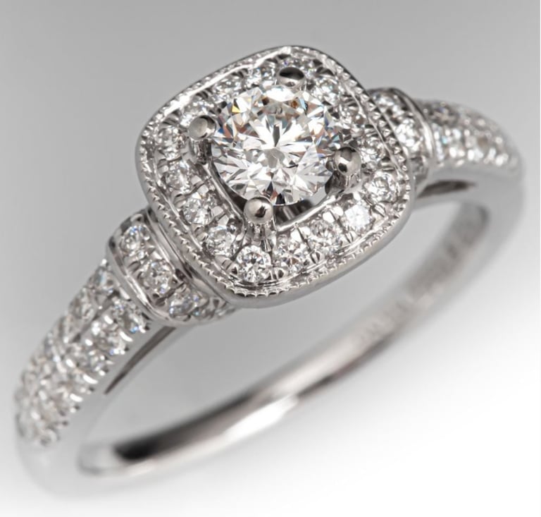 image for Stunning Vera Wang Designer Diamond Engagement Ring