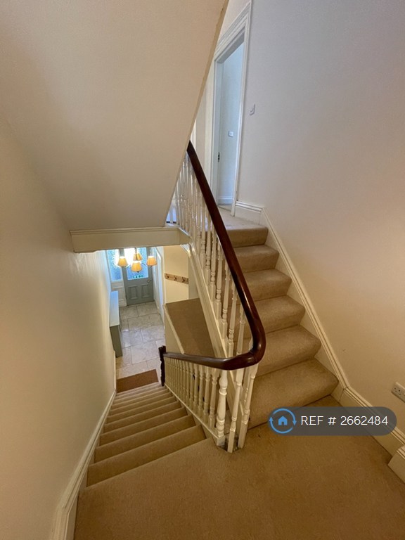 3 bedroom flat in Cheltenham Crescent, Harrogate, HG1 (3 bed) (#2662484)