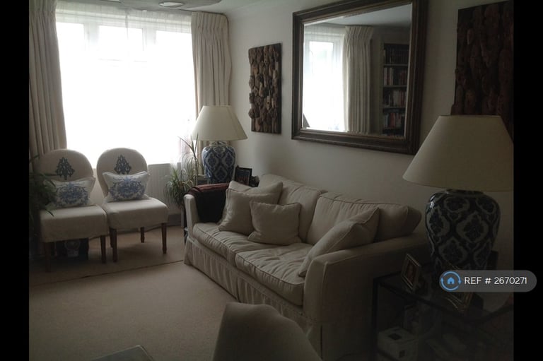 1 bedroom flat in St. Marys Grove, Richmond, TW9 (1 bed) (#2670271)