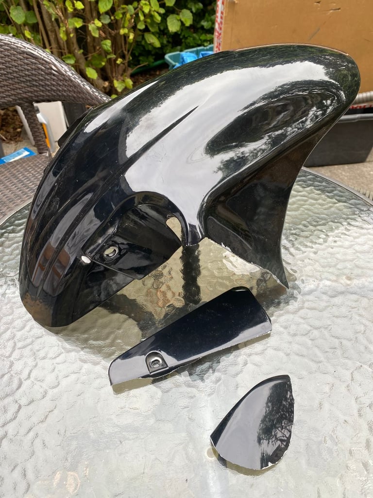 Damaged CBR 600 F4i fairing & 2 front fenders / mudguards for donor / repair