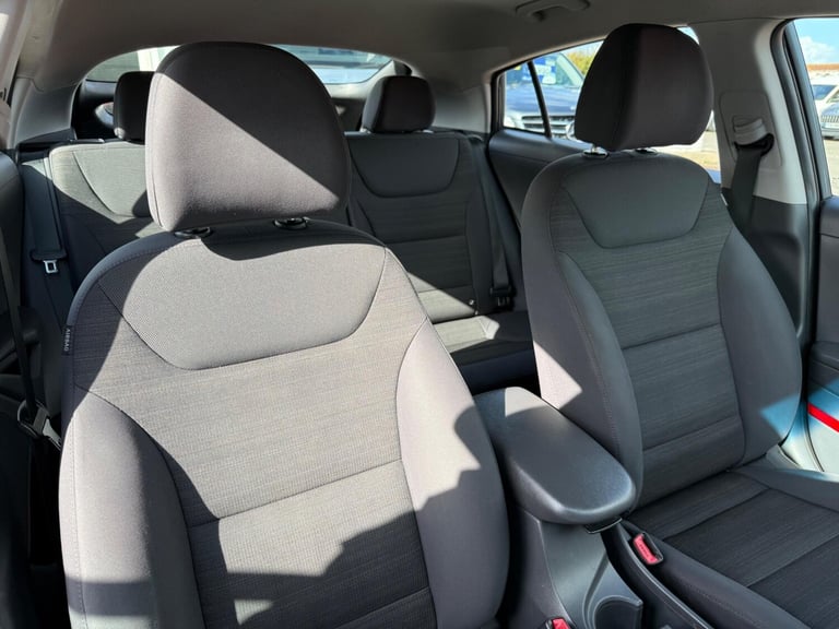 2018 Hyundai IONIQ 1.6 h-GDi Premium DCT Euro 6 (s/s) 5dr HATCHBACK Petrol/Electric Hybrid Automatic