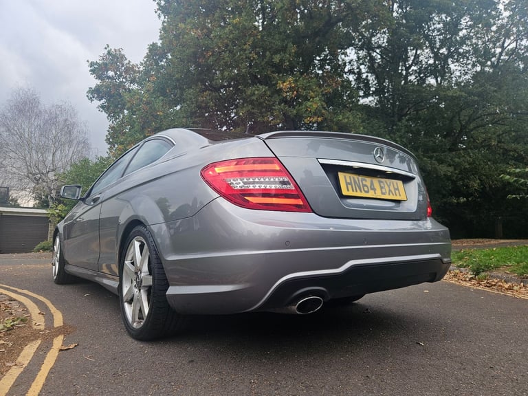 Mercedes-Benz coupe c220d Amg sport premium edition 2015 face-lift model FULL SERVICE HISTORY 