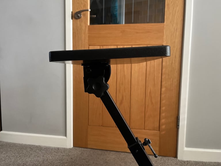 Gaming stand for steering wheel 