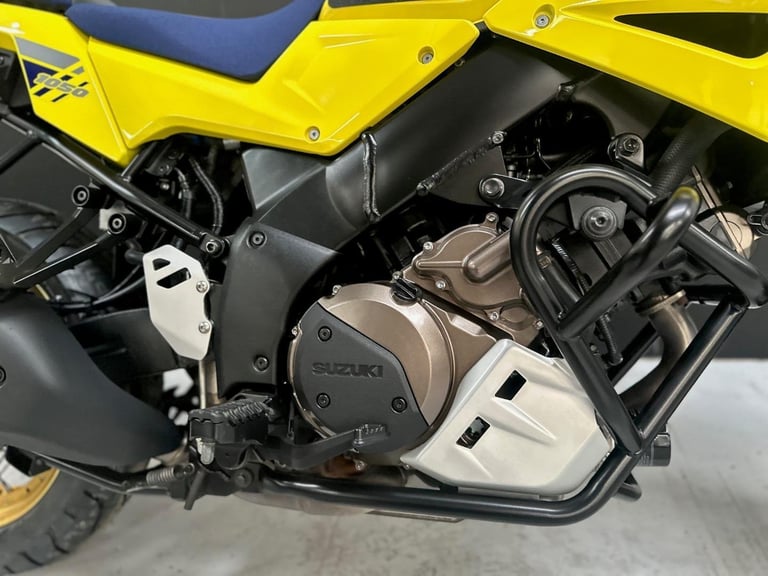 STUNNING ONE OWNER 2021/21 SUZUKI DL 1050 V-STROM XT MOTORCYCLE 