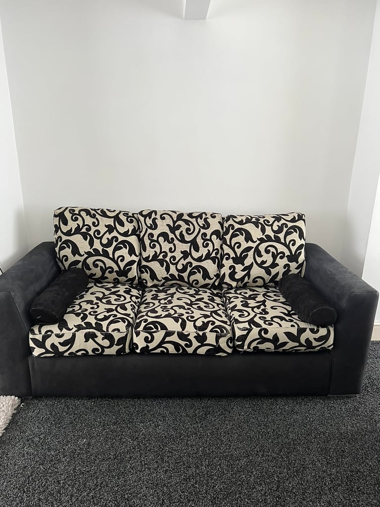 4 Seater Sofa 🛋️ | in Bridgend | Gumtree