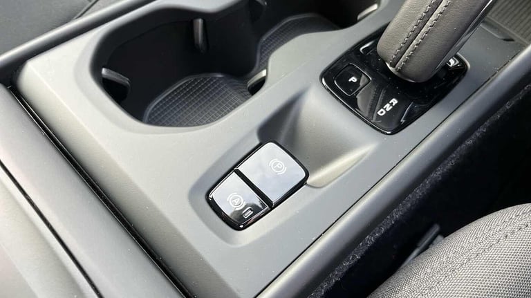 2020 Volvo XC40 Momentum B4 AWD mild hybrid ESTATE Petrol/Electric Hybrid Automatic