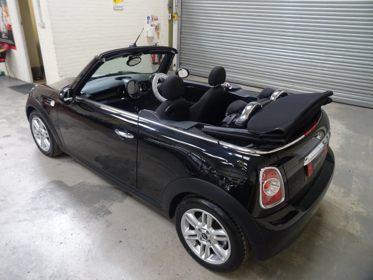 Mini Convertible 1.6 Cooper 2dr Automatic **LOW MILEAGE*ONLY 26000 MILES**