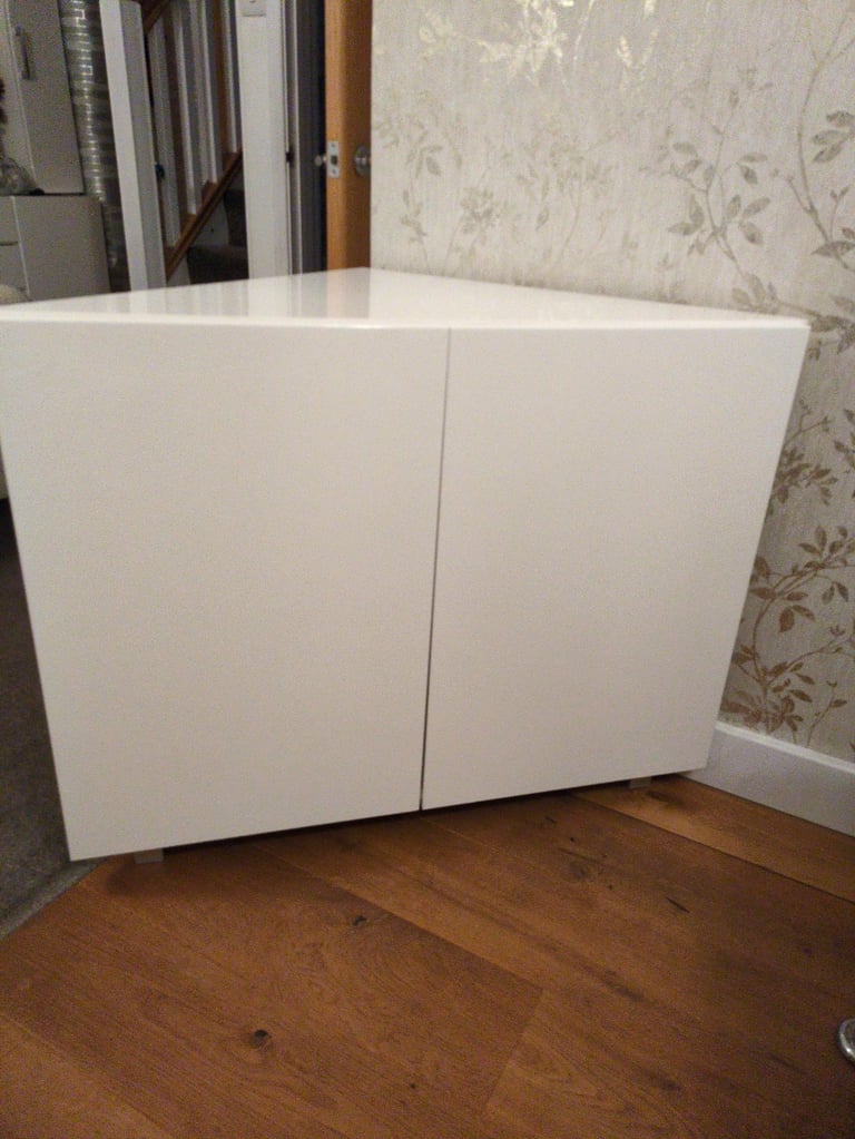 White gloss corner unit