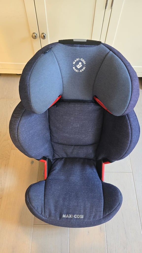 image for *** Booster car seat for children from 15 to 36 kg*** 
