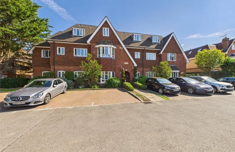 2 bedroom 2 bathroom property to rent shoppenhangers road Maidenhead 