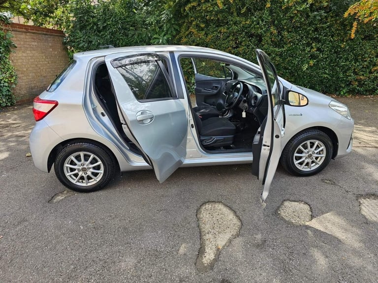 2018 Toyota Yaris 1.5 VVT-h Icon Tech E-CVT Euro 6 (s/s) 5dr Hatchback HYBRID ELECTRIC Automatic