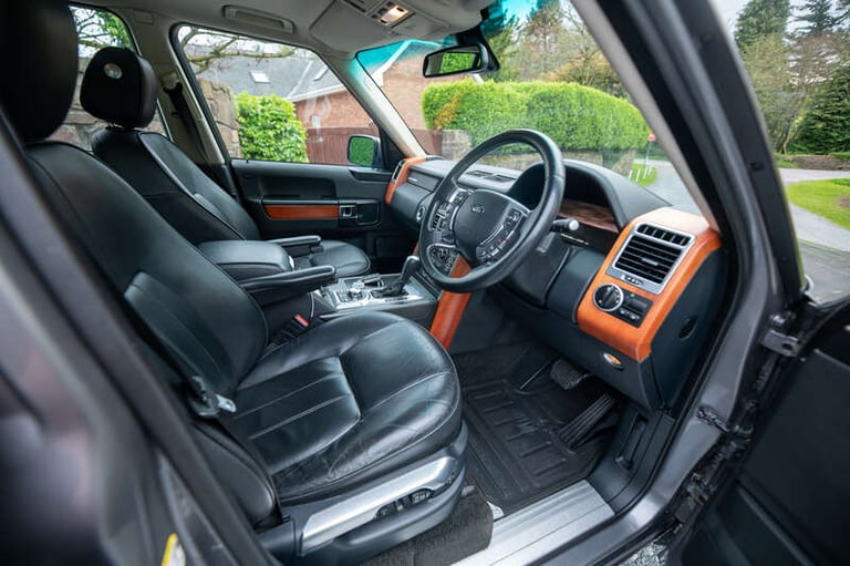 2010 Land Rover RANGE ROVER HSE 3.0 TD V8 4x4 Range Rover ESTATE DIESEL Automatic