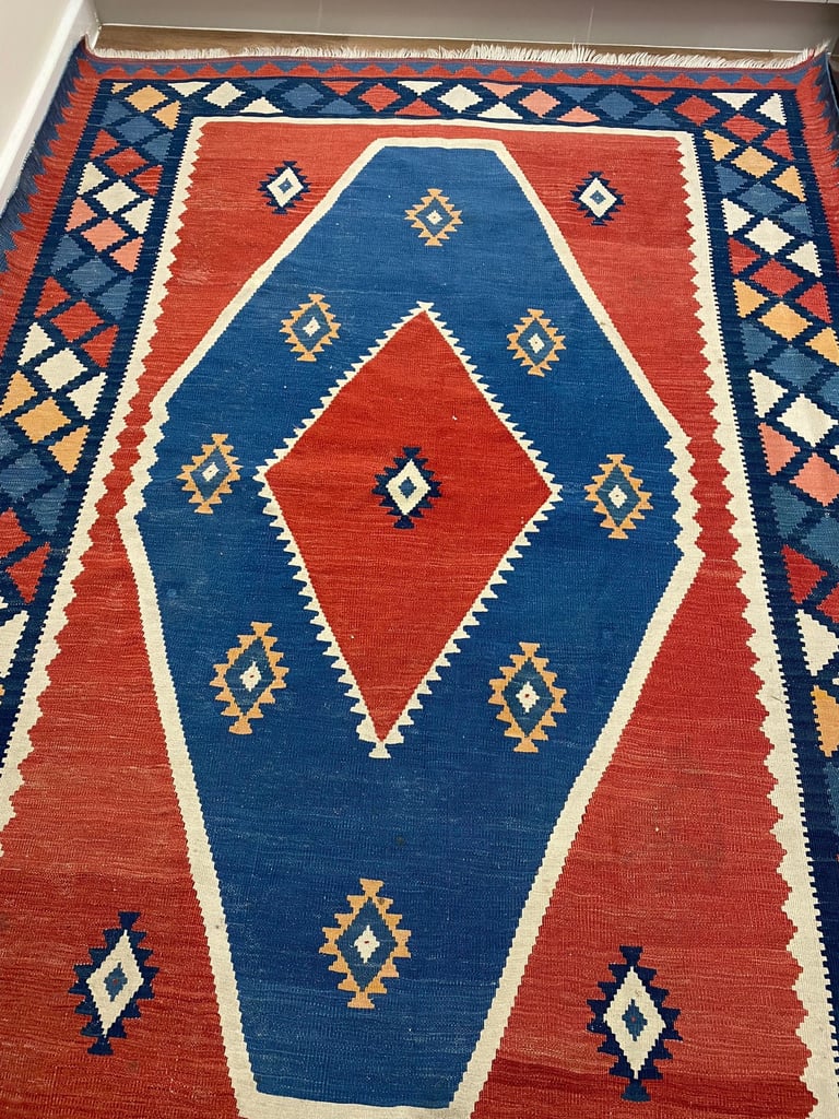 Persian handmade kilim rug. 240cm x179cm.