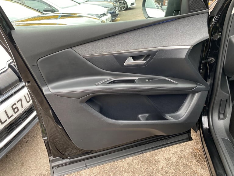 2017 Peugeot 3008 1.2 PureTech Allure EAT Euro 6 (s/s) 5dr HATCHBACK Petrol Automatic