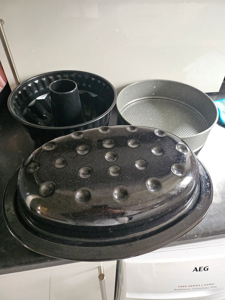 image for Cake and roasting pan