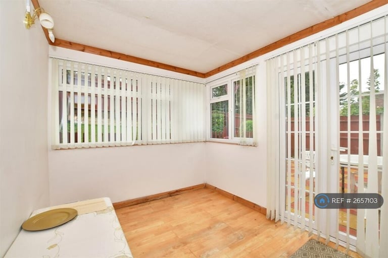 1 bedroom in Frimley Crescent, New Addington, Croydon, CR0 (#2657103)