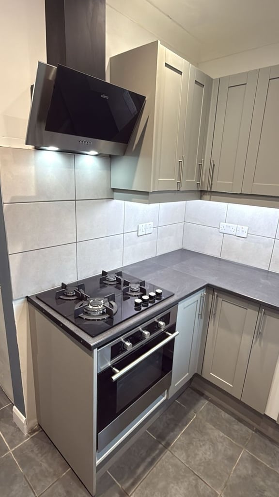 *** 2 BEDROOM FLAT*** FULLY REFURBISHED***NEAR TO STATION*** FAMILIES ONLY 