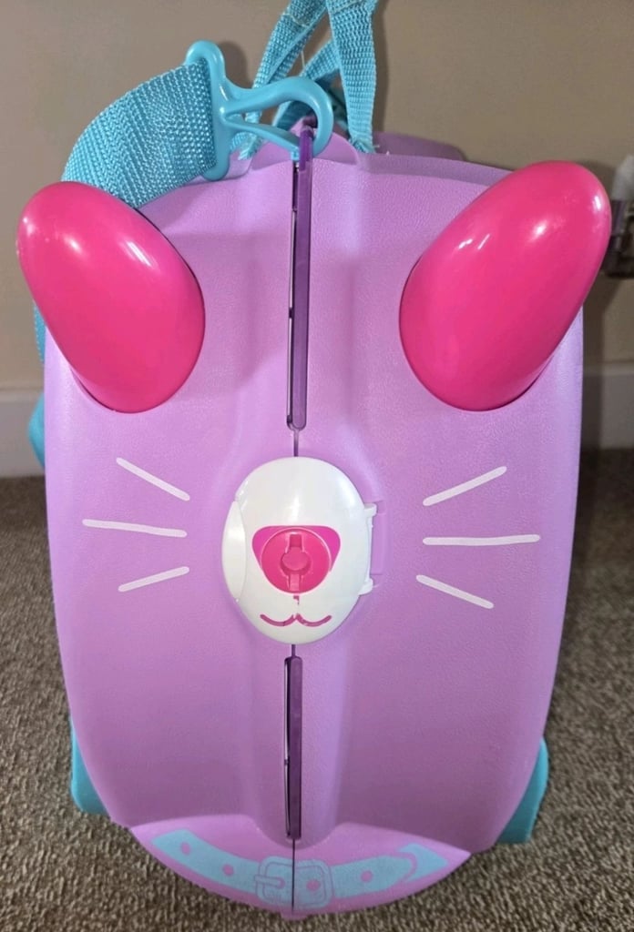 Trunki cassie the cat ride pull along kids suitcase hand luggage on wheels with strap and key
