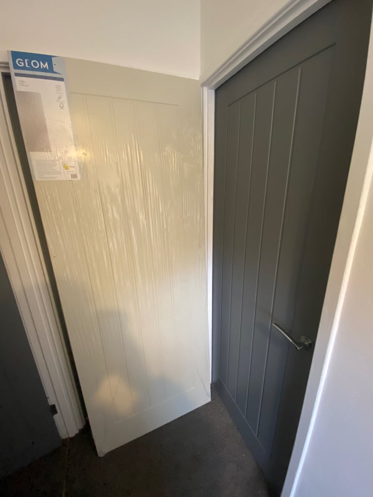 Geom white cottage door 