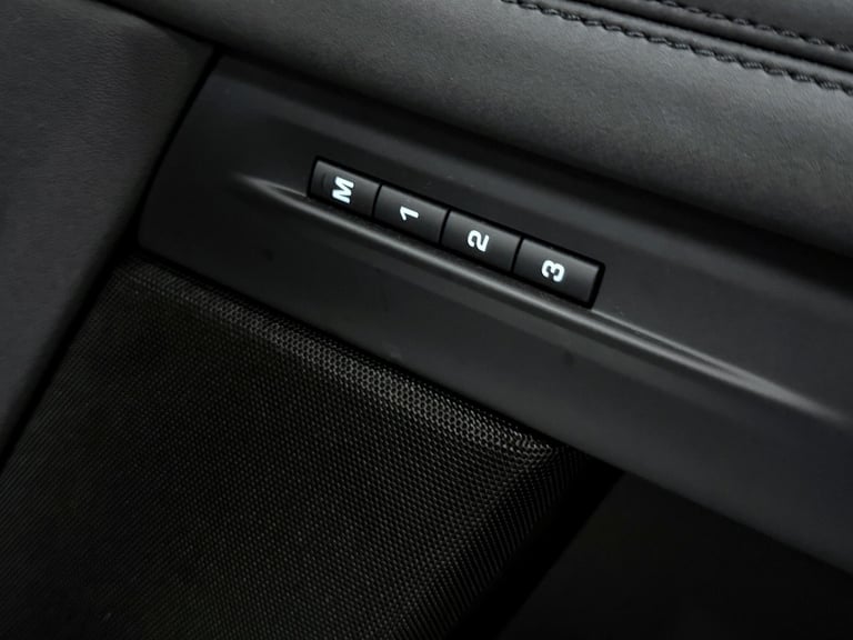 2022 Land Rover Range Rover Evoque 2.0 D200 MHEV R-Dynamic SE SUV 5dr Diesel Auto 4WD Euro 6 (s/s...