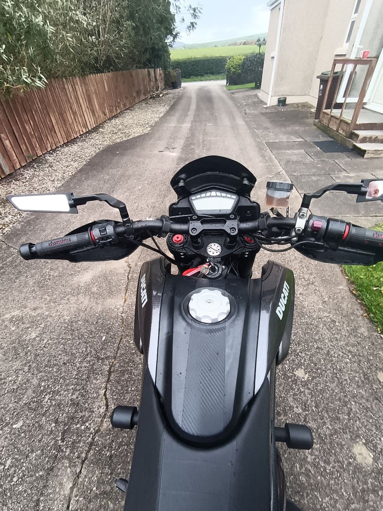 Ducati hypermotard 821 sp