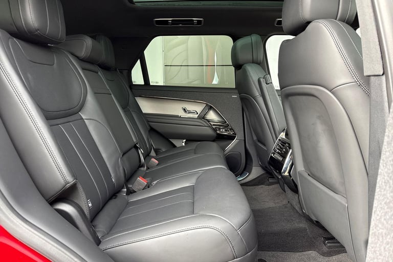 2025 Land Rover Range Rover Sport 3.0 D300 Dynamic SE 5dr Auto ESTATE DIESEL Automatic